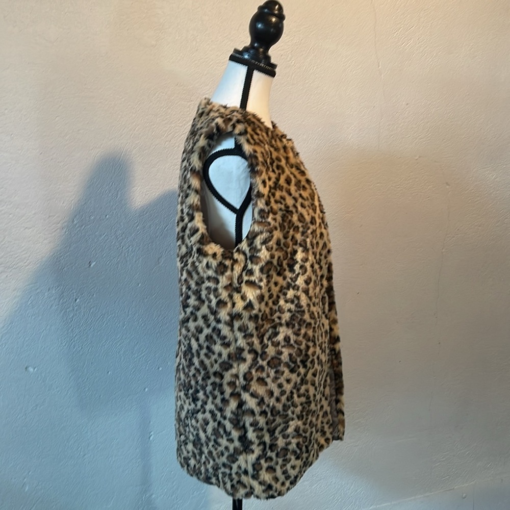 Faux fur vest - Picture 3 of 11